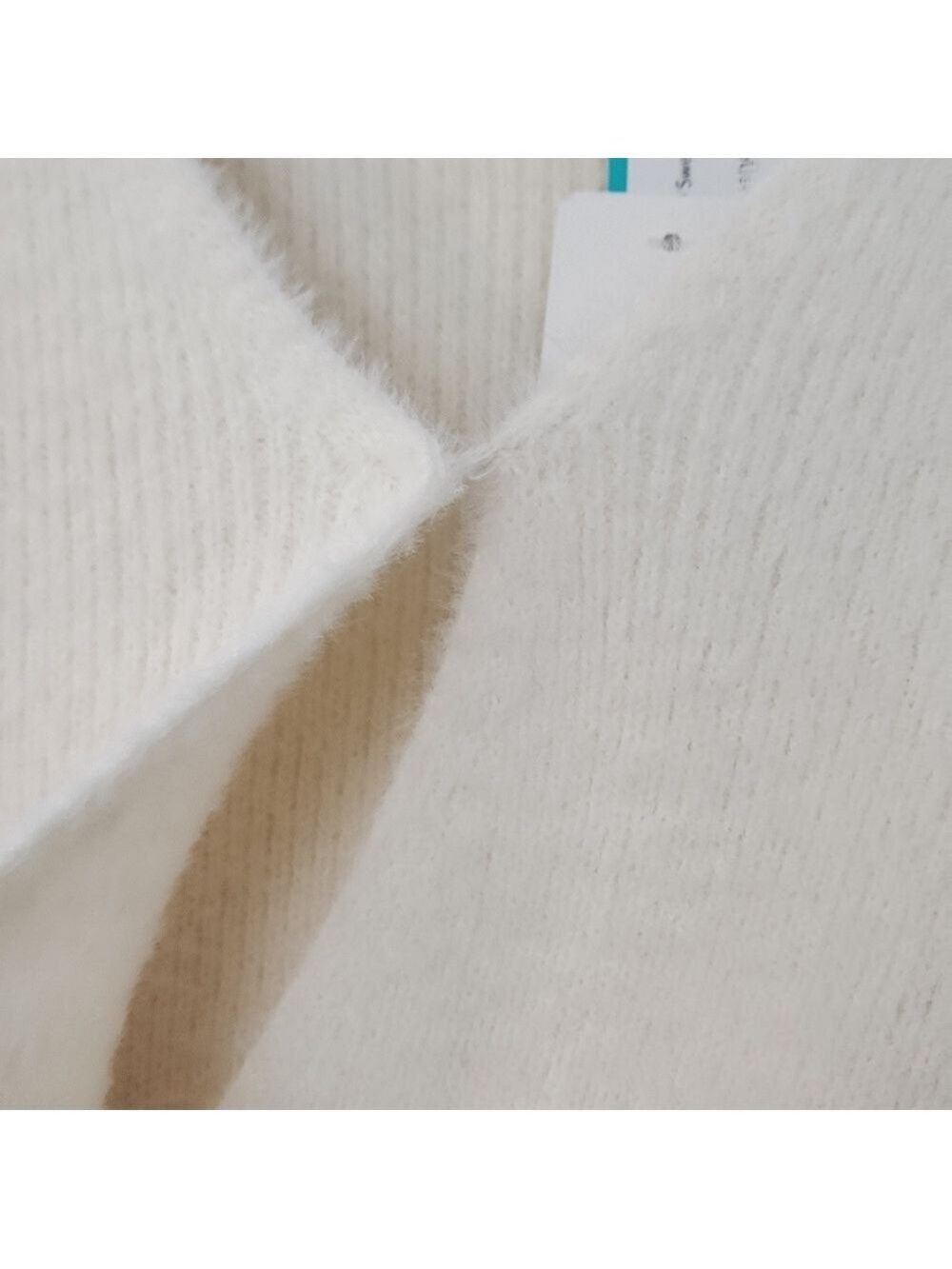 V neck sweater - Picture 3 of 6